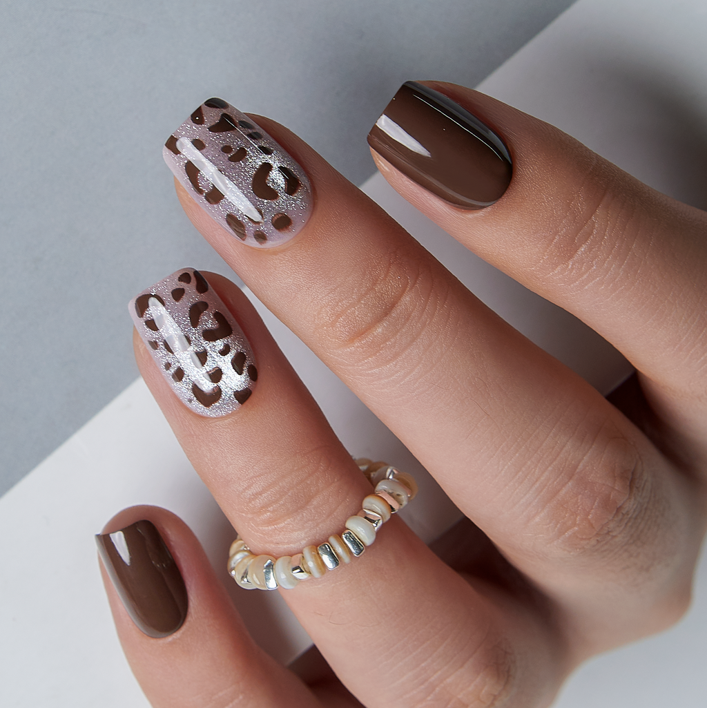 Wild Chic Spots – S Squoval