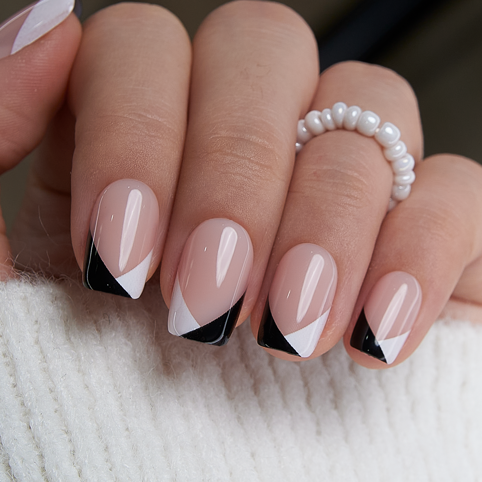 Minimal Contrast – M Squoval
