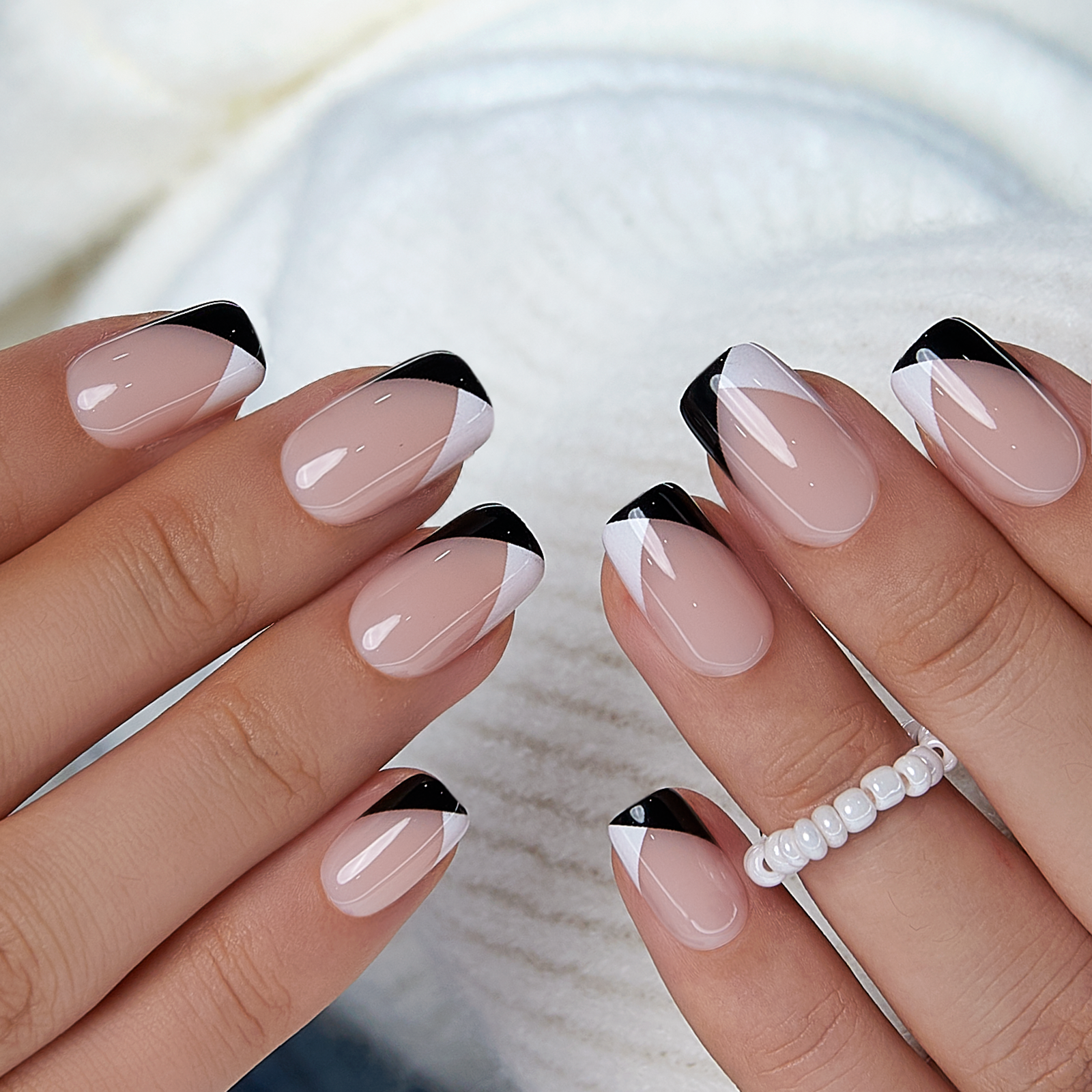 Minimal Contrast – M Squoval