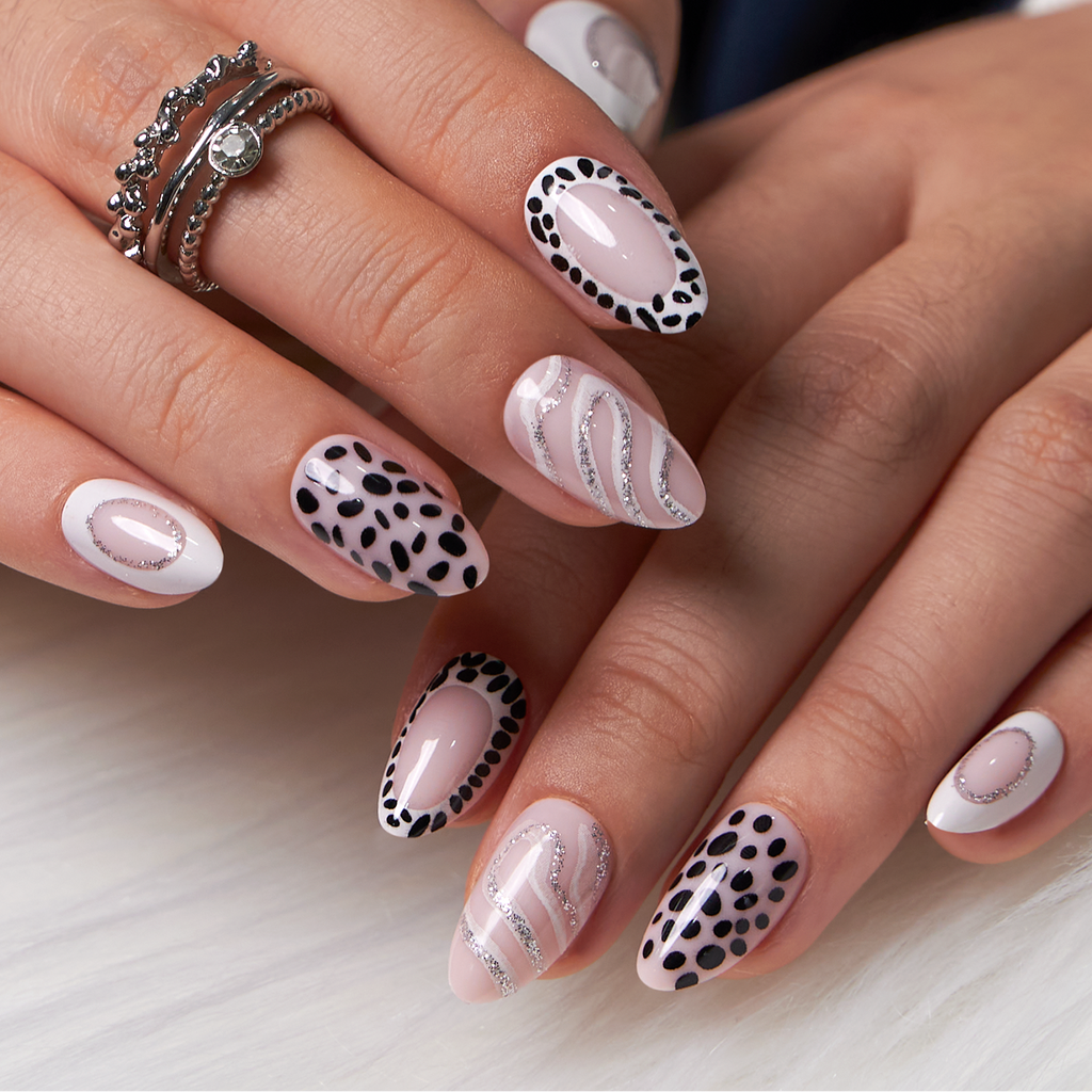Silver Line Chic – S Almond