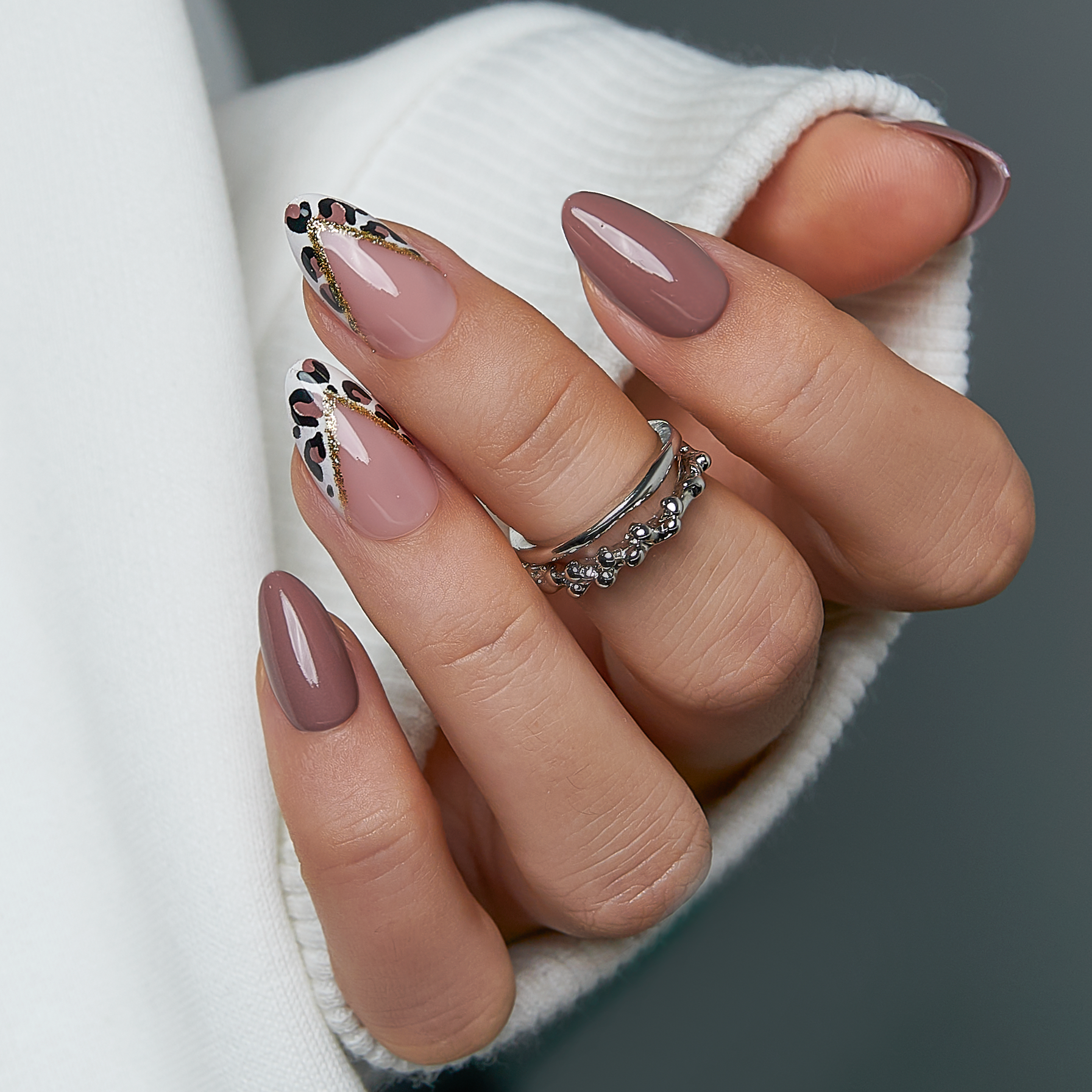 Elegant Leopard – S Almond