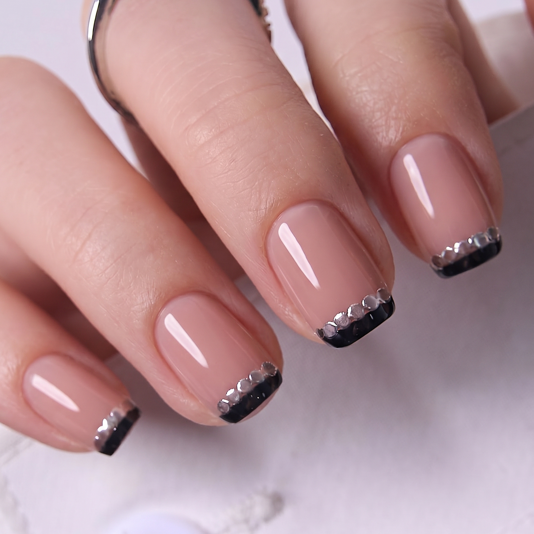 Noir Trim – S Squoval