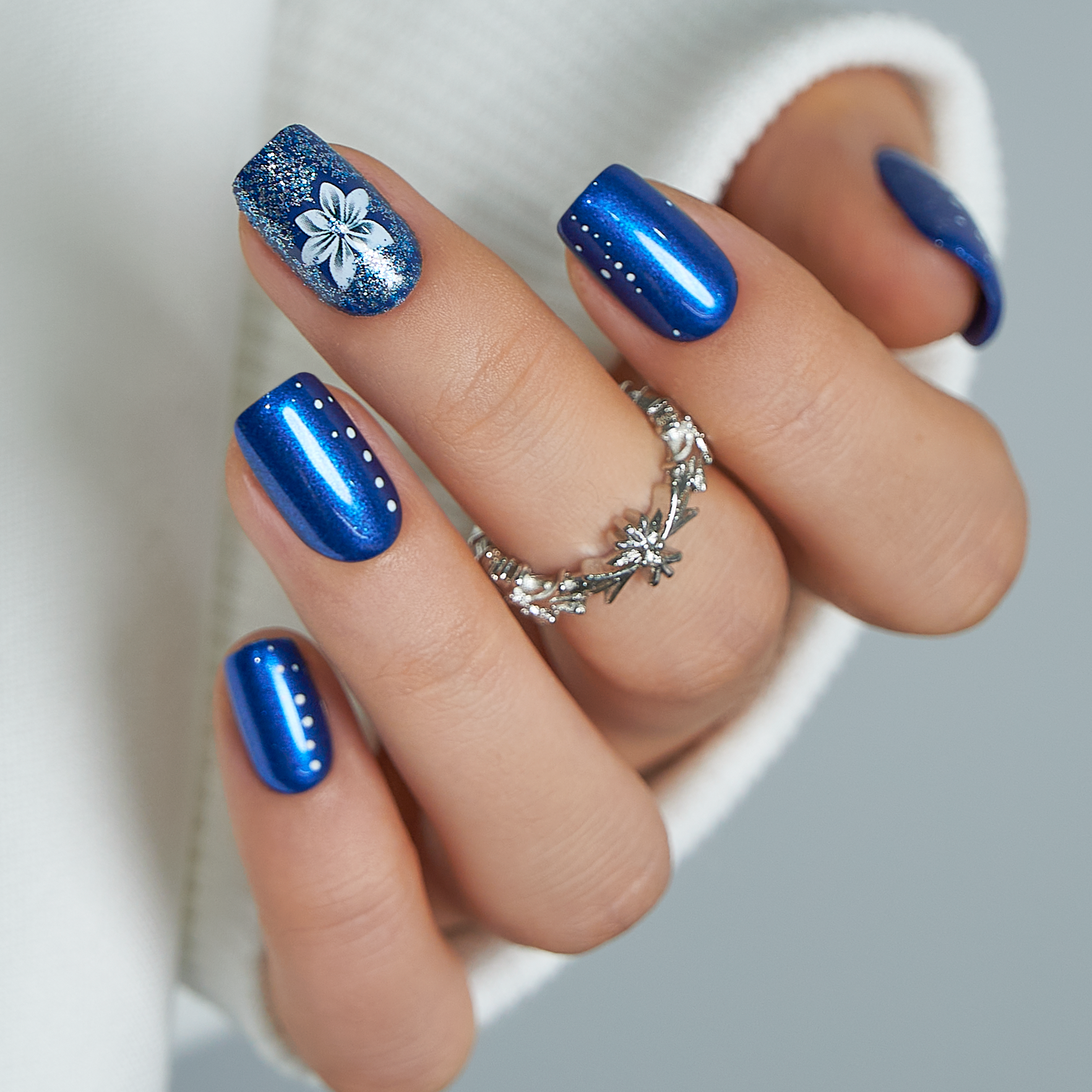 Pearl Floral – M Squoval