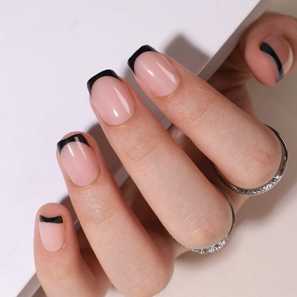 Elegant Noir – S Squoval