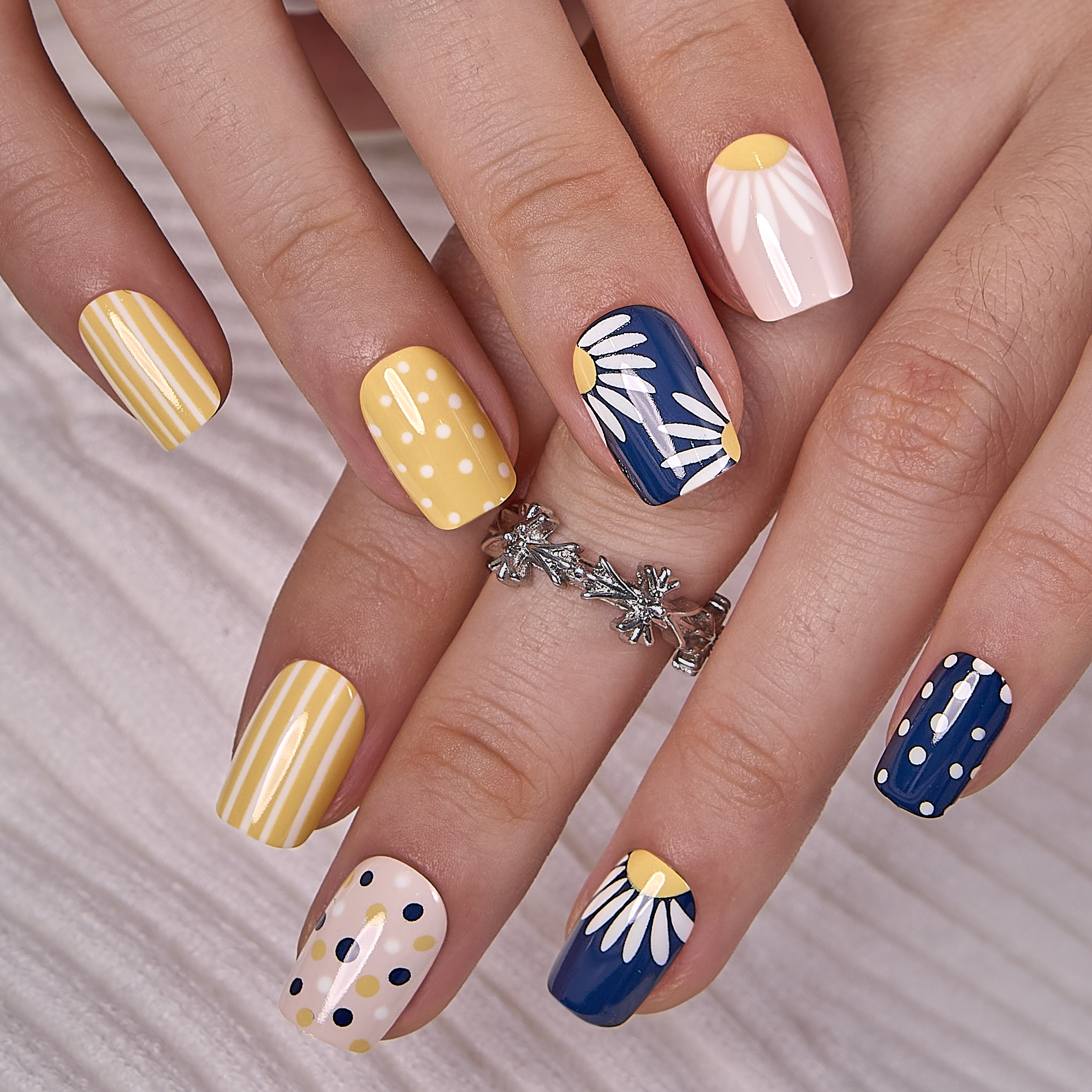 sunflower chic – S Squoval