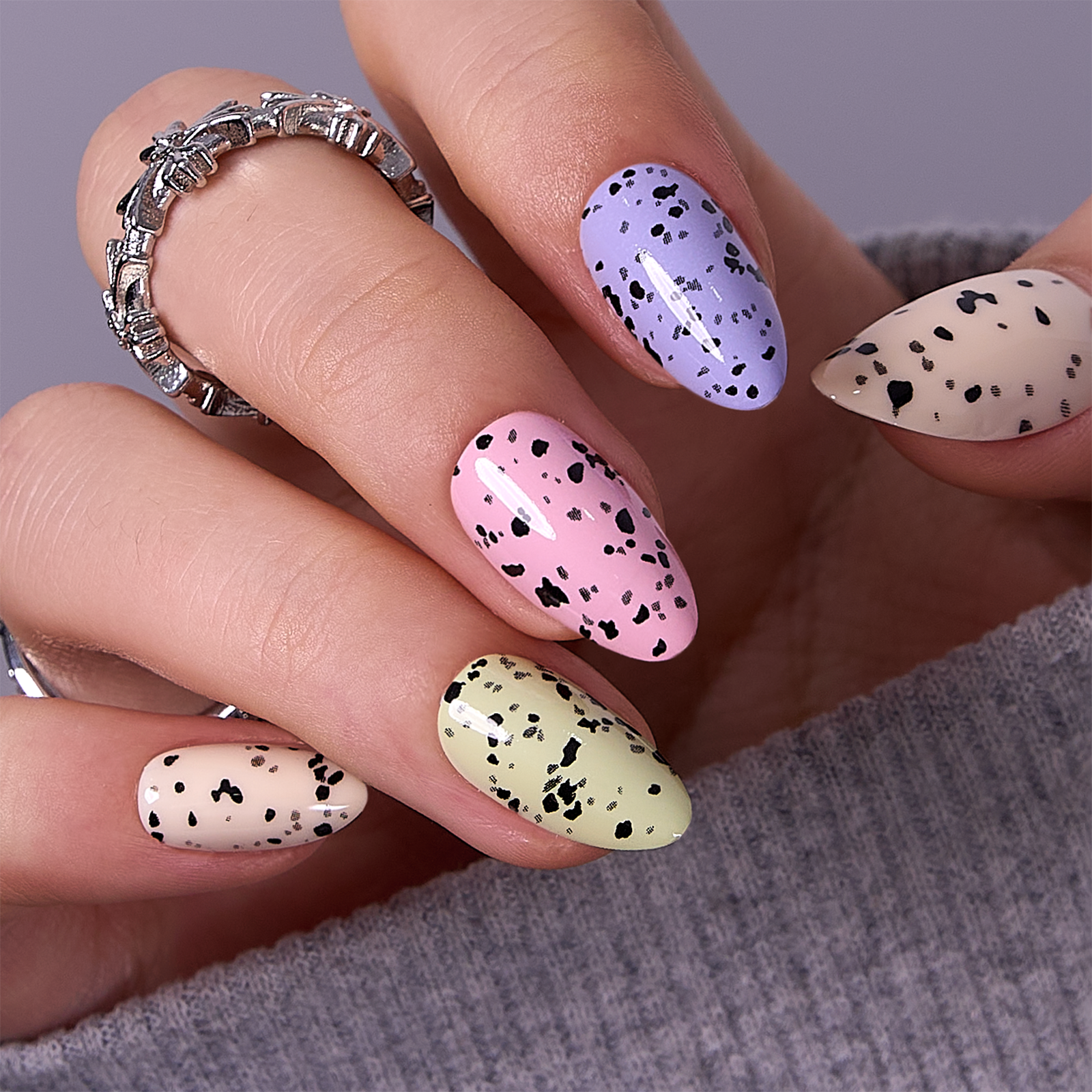Eggshell Chic – S Almond