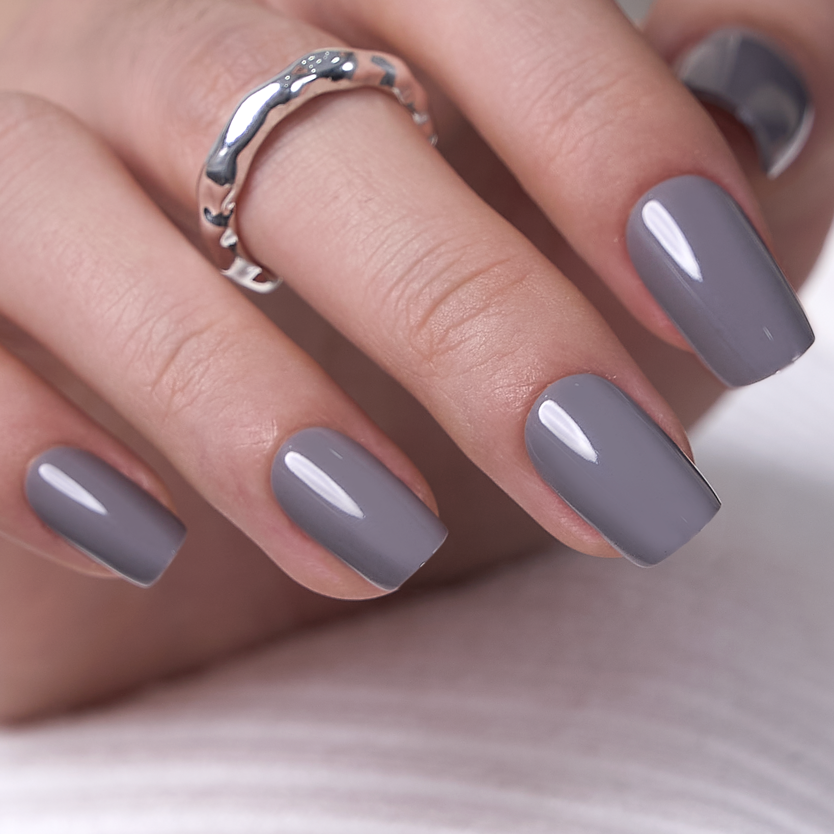 Sleek Slate Gray – M Squoval