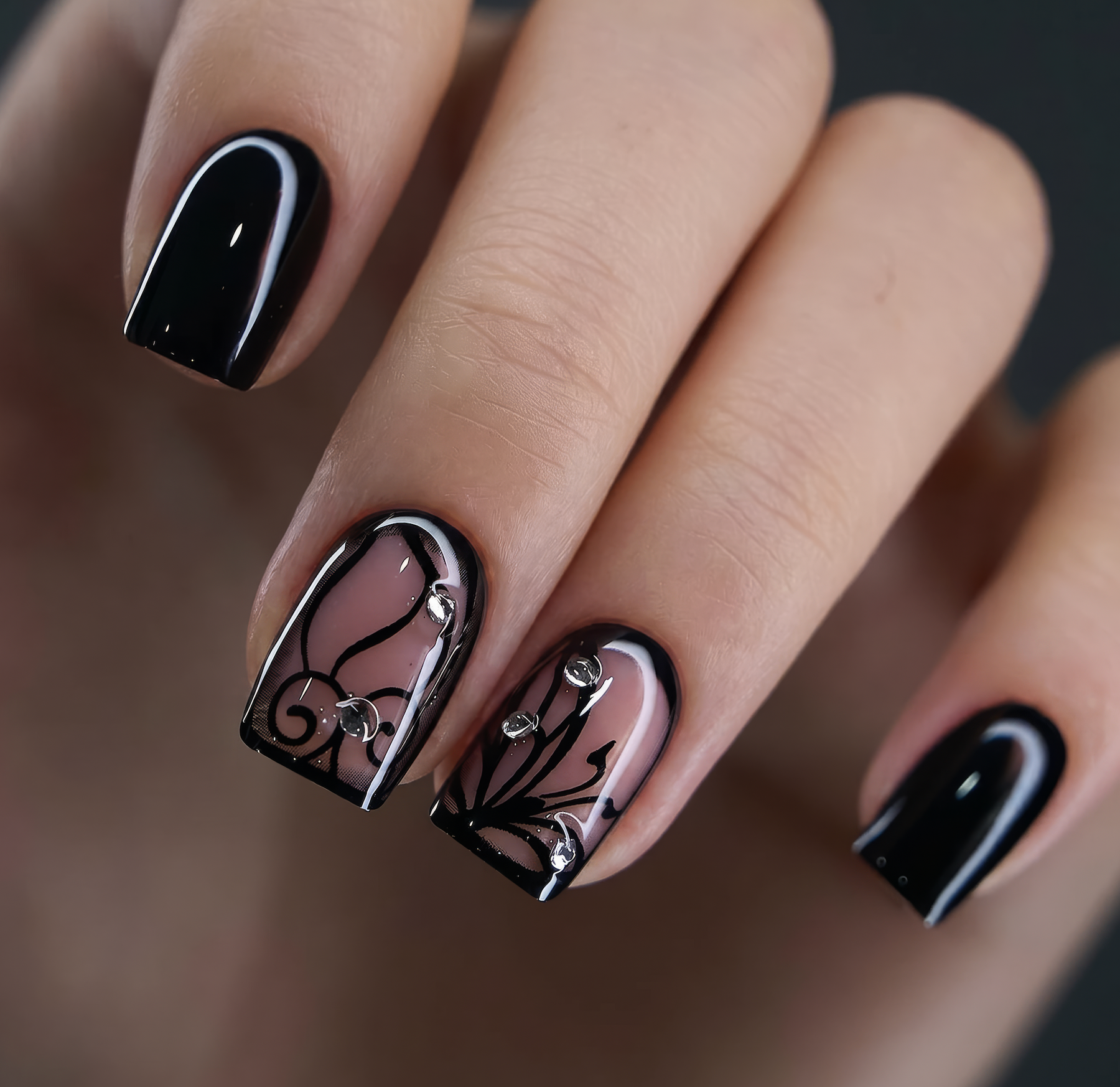 Chic Noir Wings – S Squoval