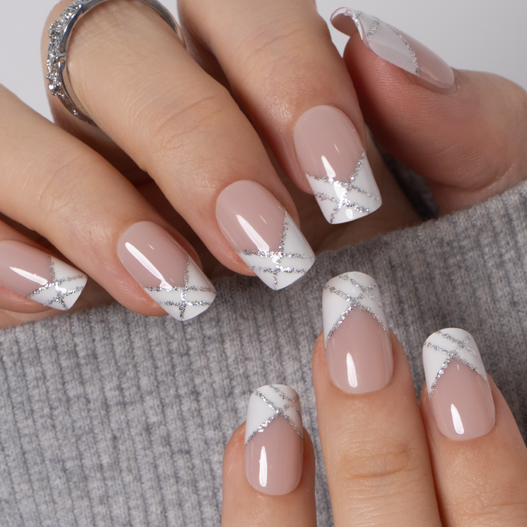 Dainty Stitch – M Squoval