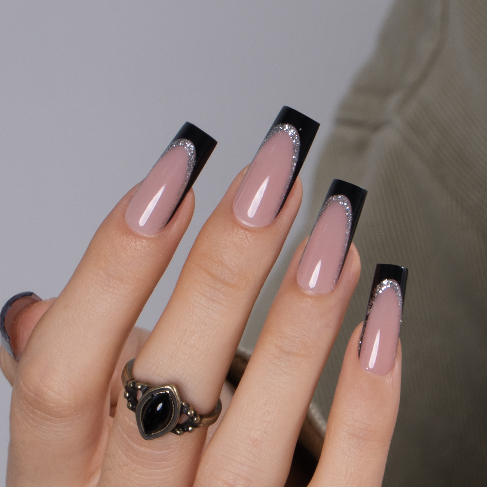 Designer's Pick | Noir Shine – L Square