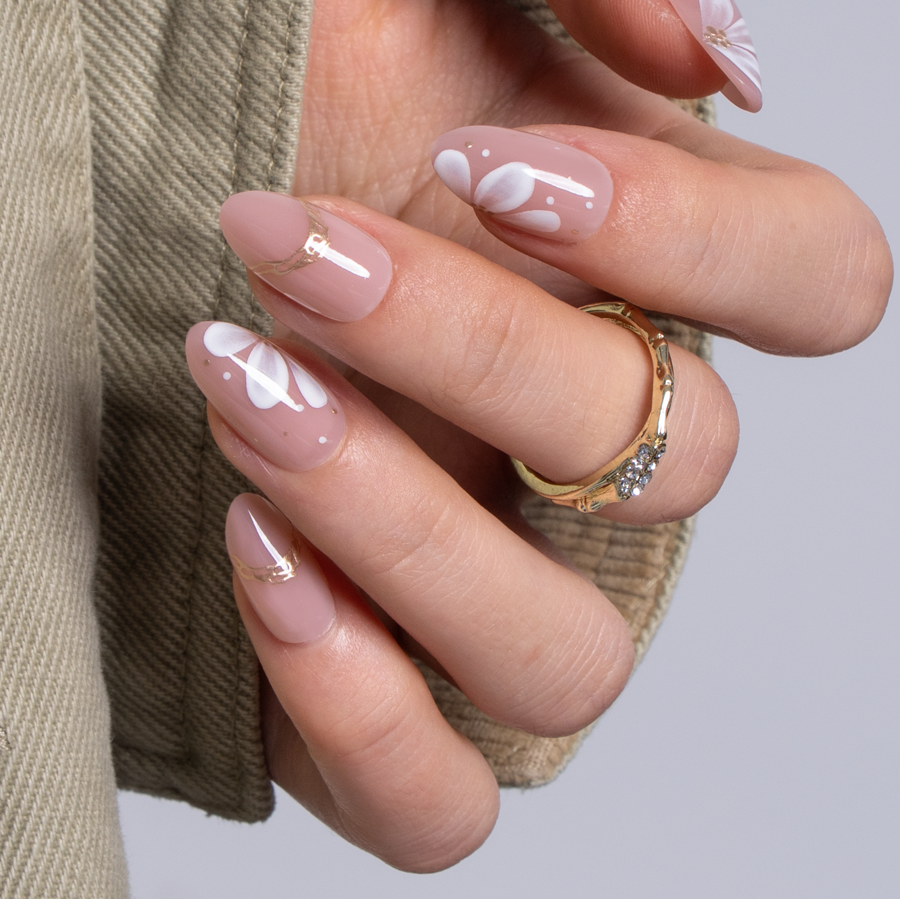 Designer's Pick | Golden Daisy – S Almond