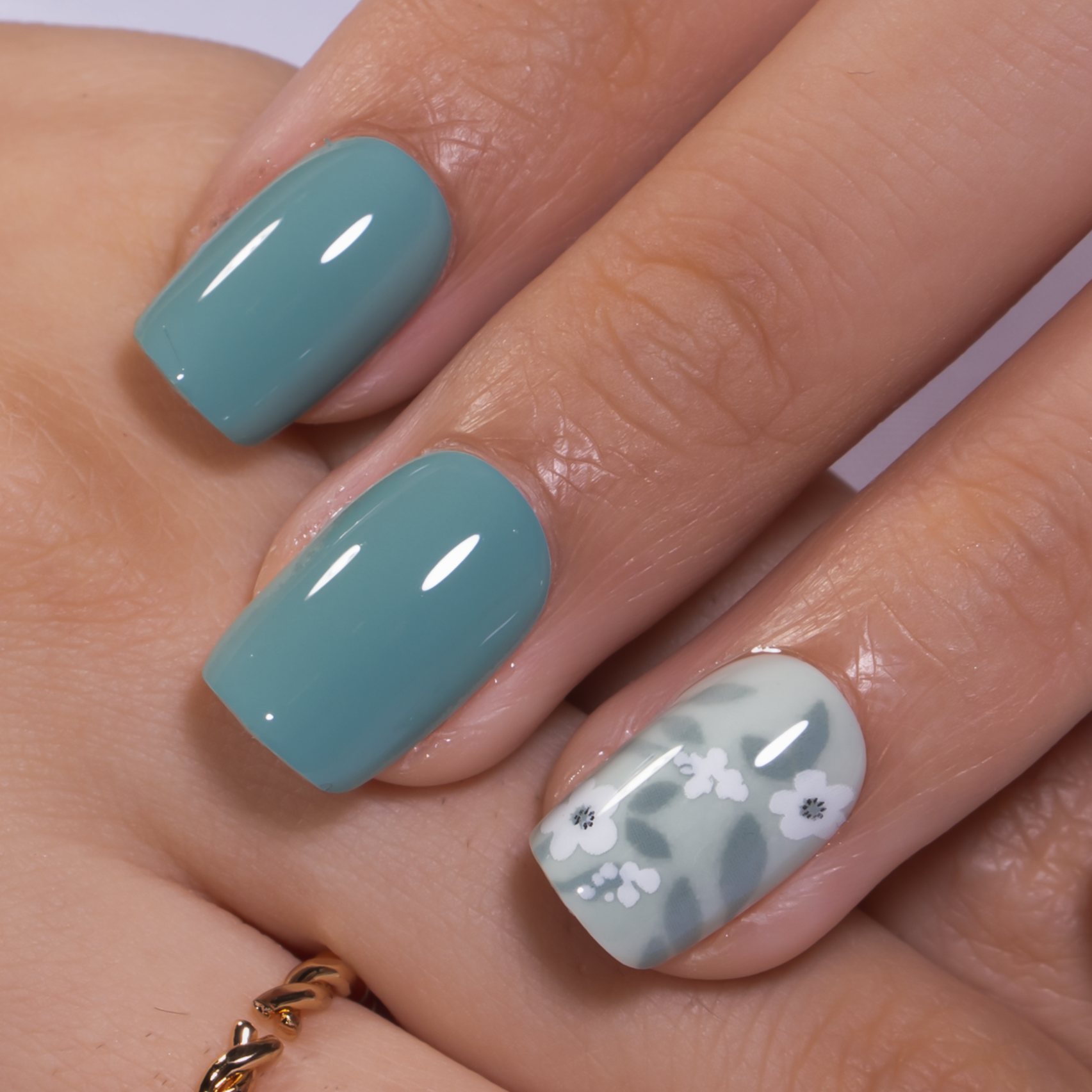 Minty Floral – S Squoval