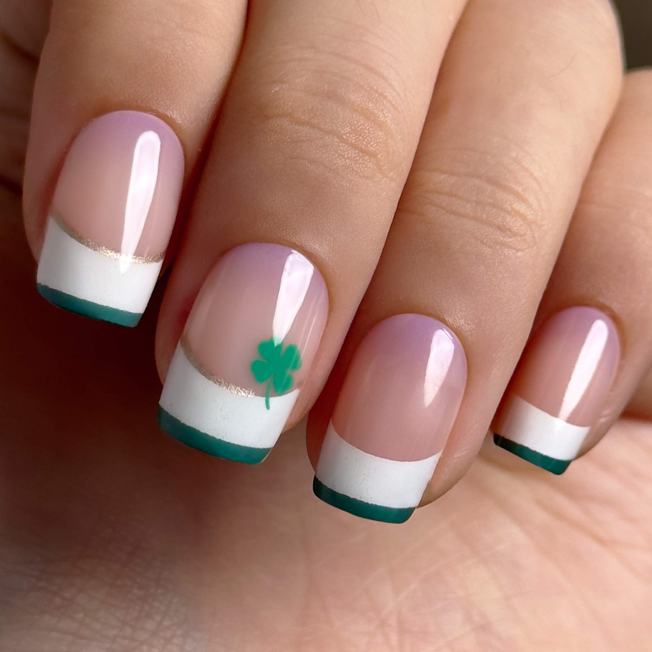 Shimmer Clover – M Squoval
