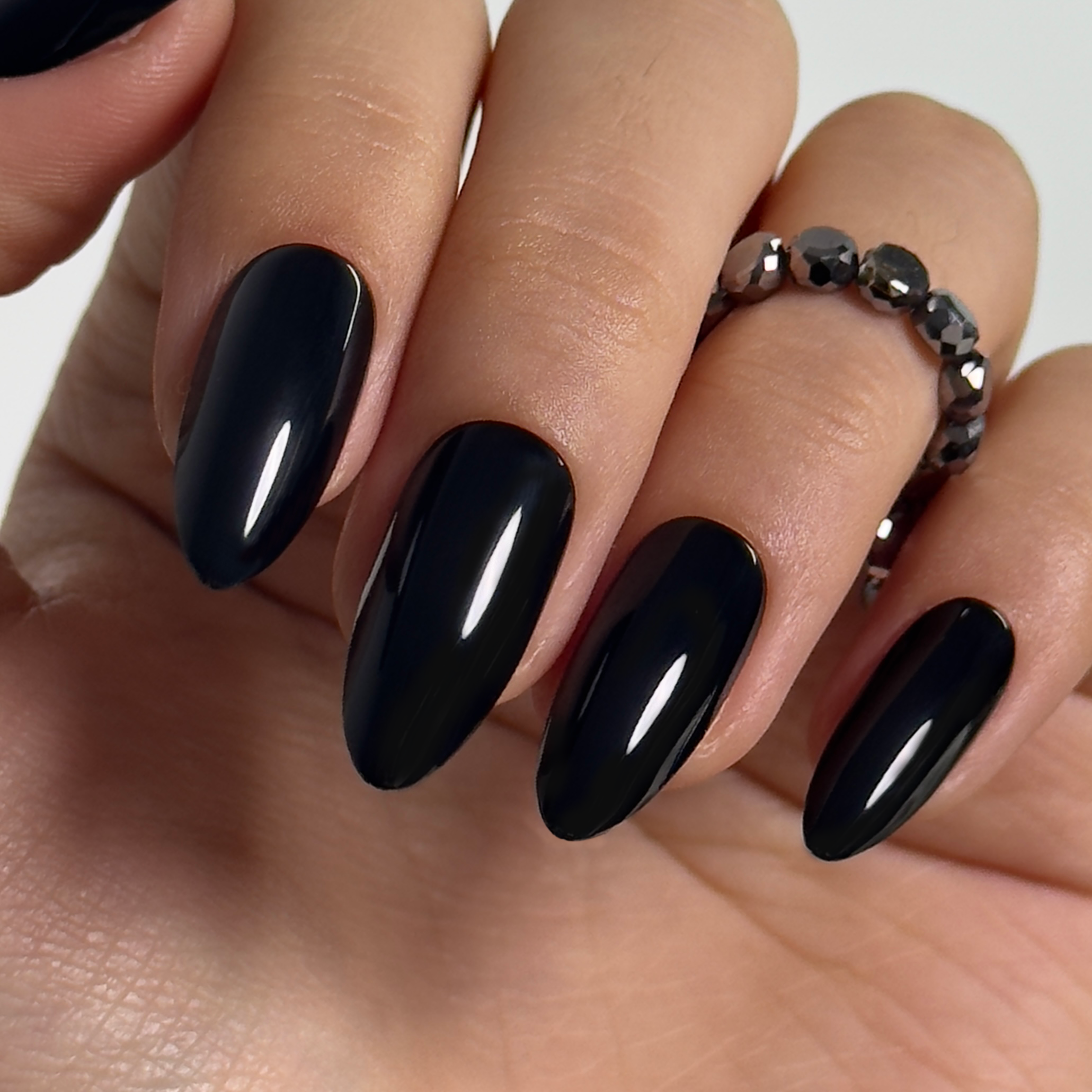 Shadow Kiss Glow – L Stiletto