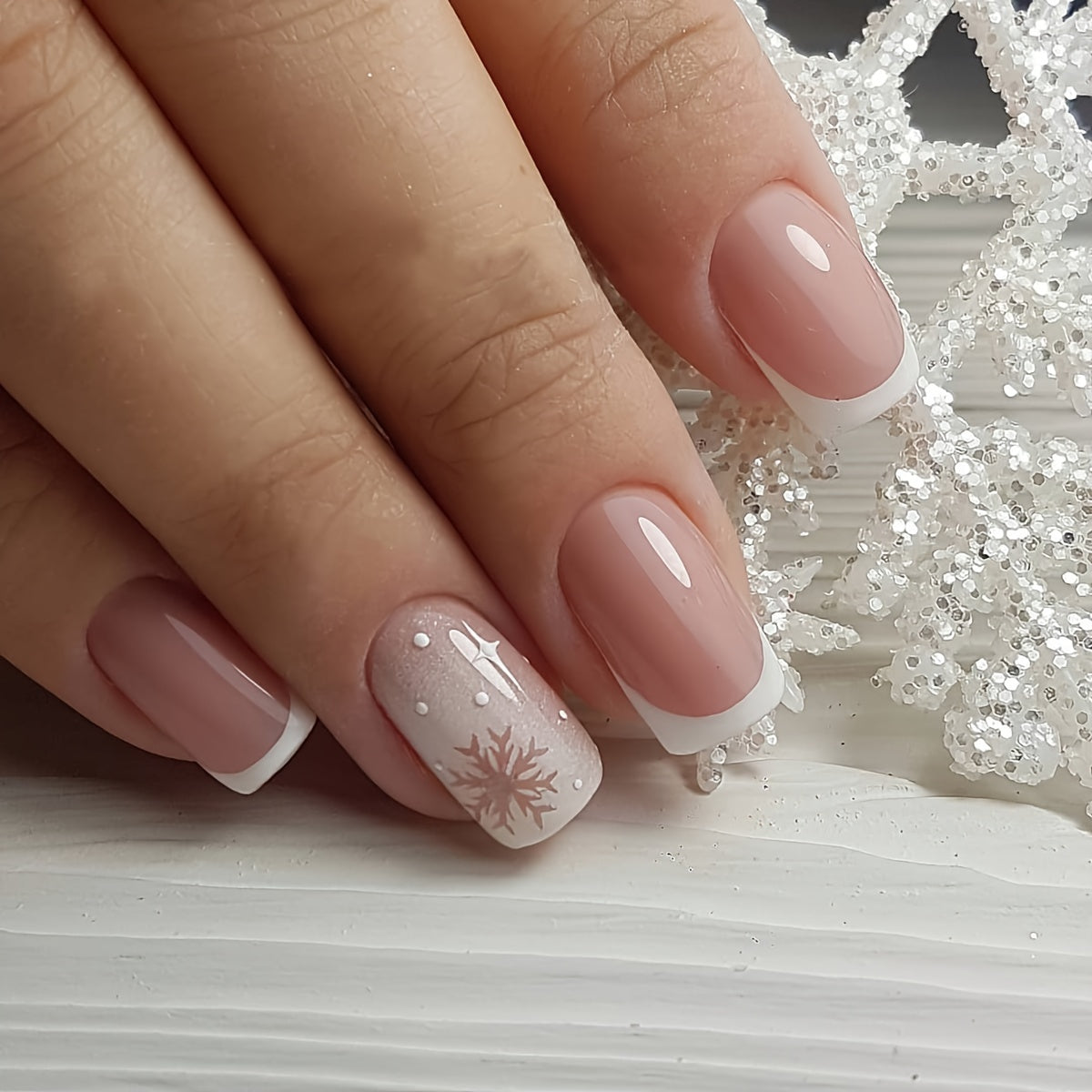 Snowy Grace – M Squoval